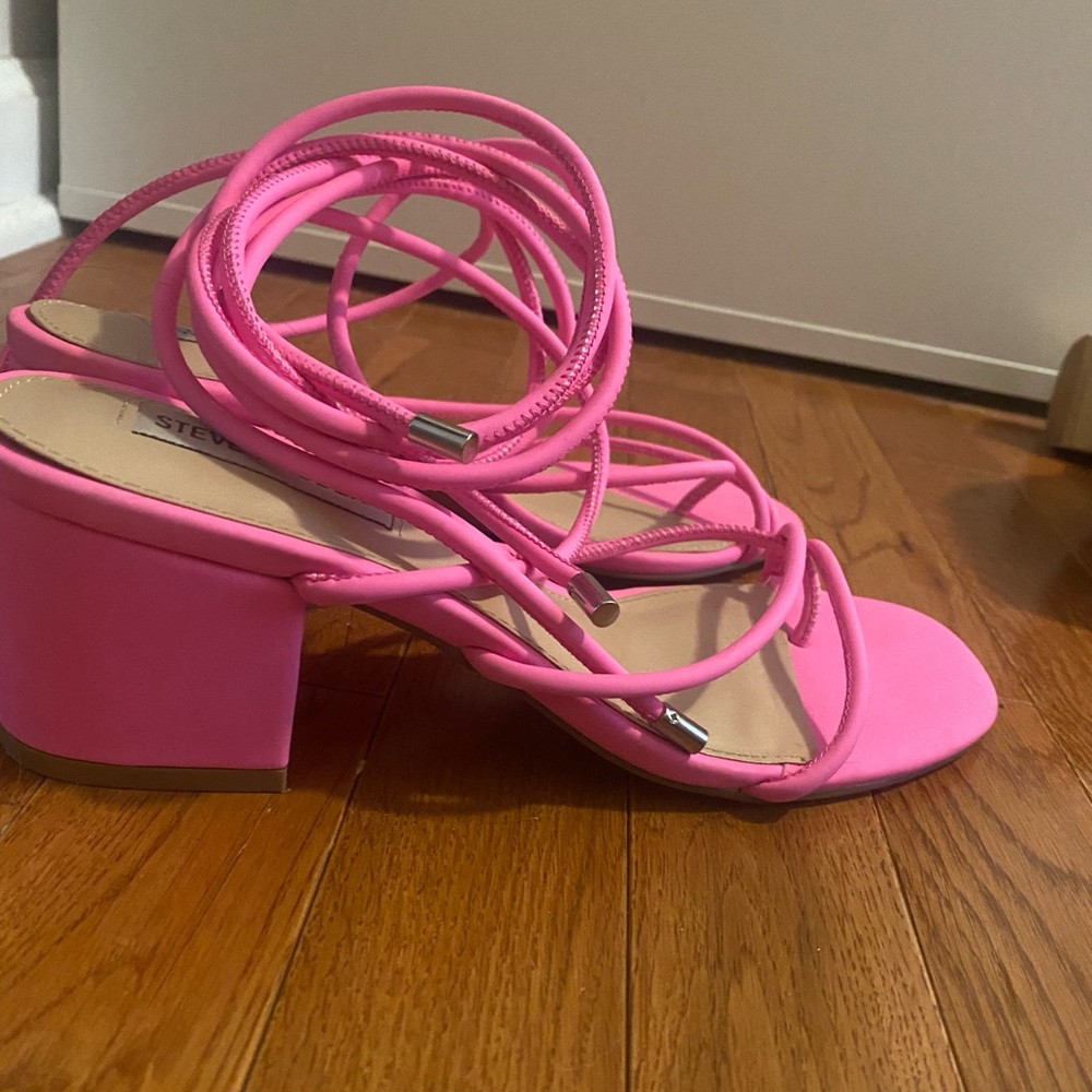 STEVE MADDEN WRAP HEEL